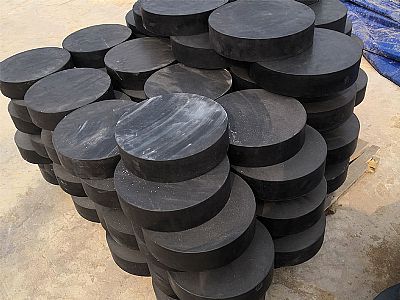 临海市板式橡胶支座由若干层橡胶片与薄钢板经加压硫化